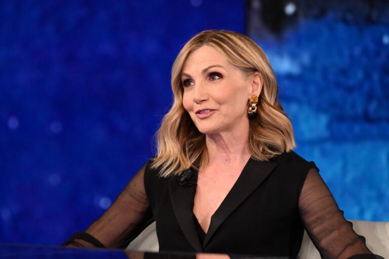 Lorella Cuccarini compie 60 anni: una vita tra tv, danza e teatro