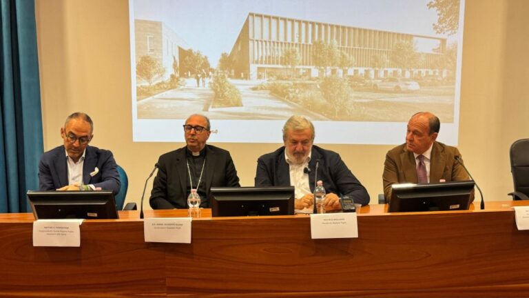 Puglia, Emiliano “Ci carichiamo il peso di far crescere il numero dei medici”