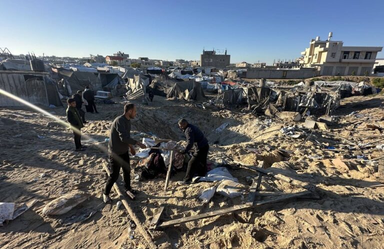 Gaza, l’Idf colpisce l’ospedale Nasser a Khan Yunis: 15 morti tra cui 4 giornalisti