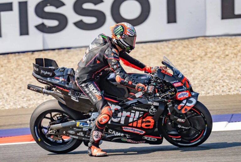 Bezzecchi conquista la pole in Austria, dietro A. Marquez e Bagnaia