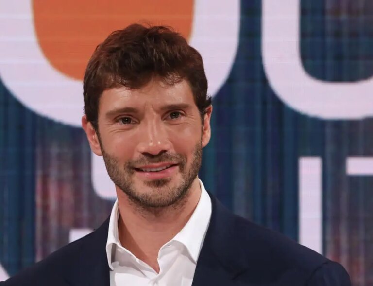 Video intimi rubati a Stefano De Martino, la Procura di Roma apre un’indagine