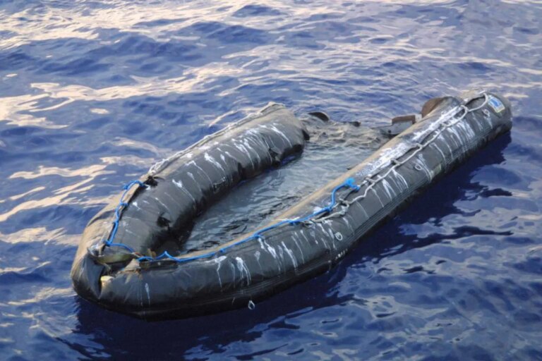 Barca con migranti si ribalta a Lampedusa, si temono vittime