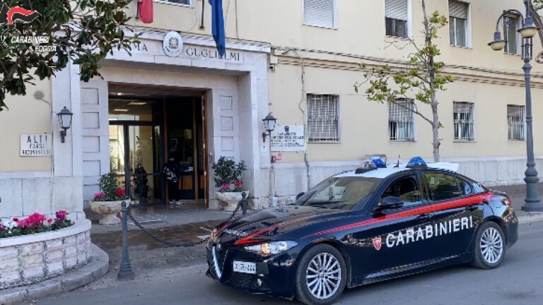 Scoperta una casa a luci rosse a Foggia, tre gli indagati