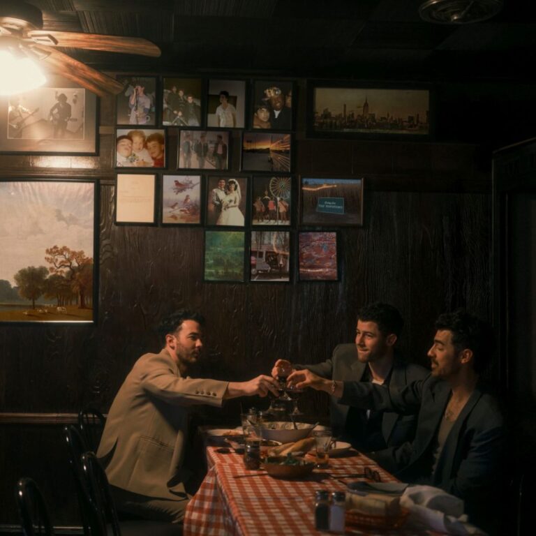 Esce “Greetings From Your Hometown”, il nuovo album dei Jonas Brothers