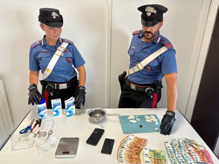 Un immobile usato come centrale di spaccio di droga, due arresti ad Ardea