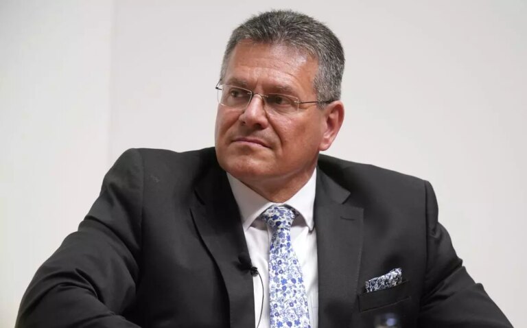 Ue, Sefcovic “Arrivato ordine esecutivo di Trump sui dazi, verso il 15% per le auto”