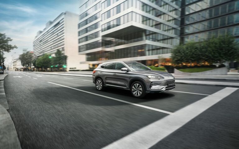 BYD accelera in Italia, crescita a tre cifre e leadership tra i Veicoli a Nuova Energia