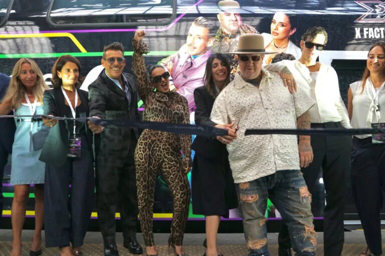 Trenitalia “viaggia con la musica”, un Regionale con la livrea X Factor