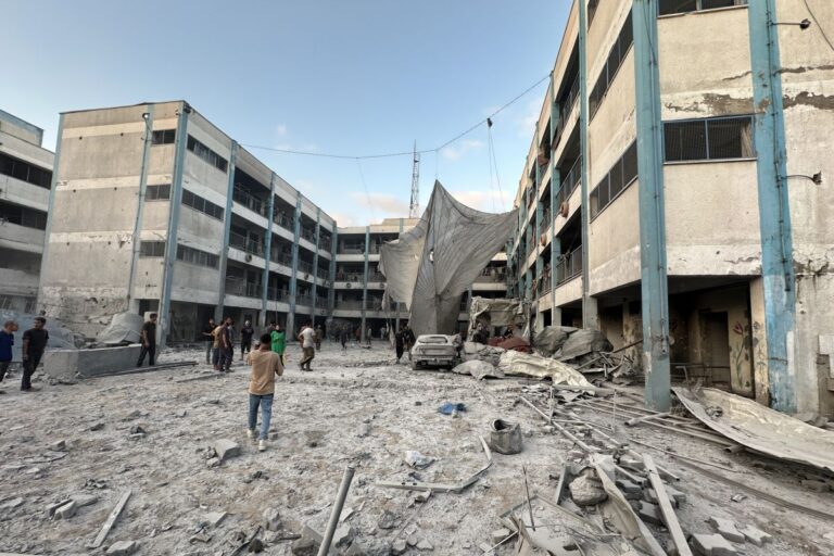 Gaza, molteplici attacchi aerei israeliani: 91 morti nella Striscia dall’alba