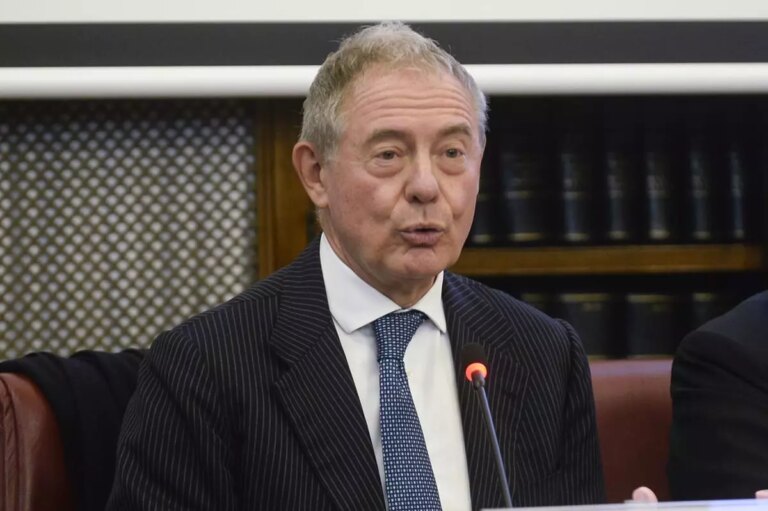 Inflazione, Urso “Italia sotto la media dell’Eurozona, siamo sulla strada giusta”