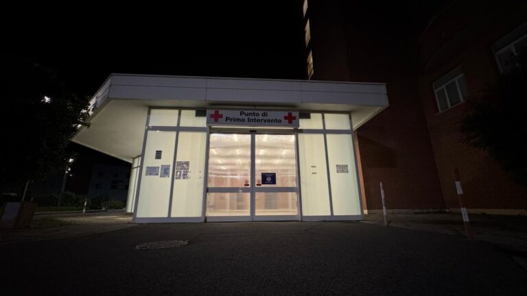 Liguria, l’assessore alla Sanità Nicolò visita il punto d’accesso notturno di Albenga