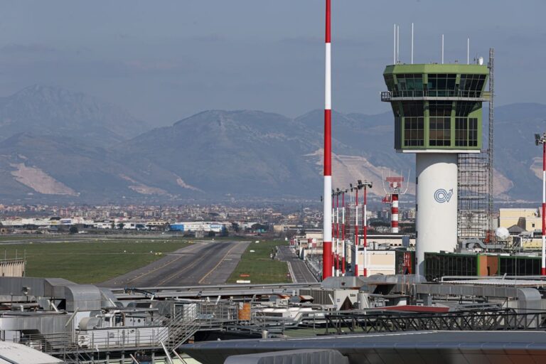 Napoli, controlli sul trasporto illecito di passeggeri all’aeroporto di Capodichino