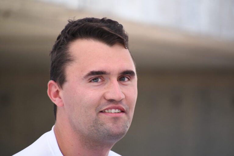 Shock negli Usa per l’omicidio di Charlie Kirk, dalla politica una condanna bipartisan