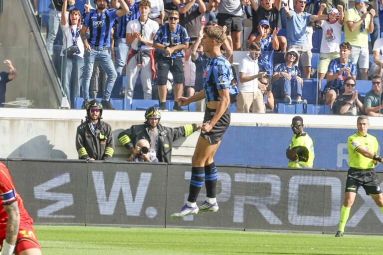 L’Atalanta travolge il Lecce 4-1, doppietta di De Ketelaere