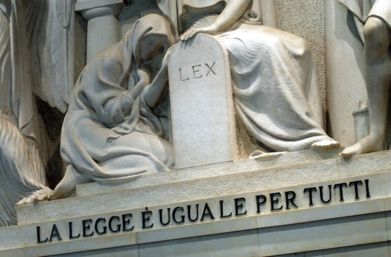 Ciro Grillo e altri due amici condannati a 8 anni per violenza sessuale di gruppo, 6 anni e 6 mesi al quarto imputato
