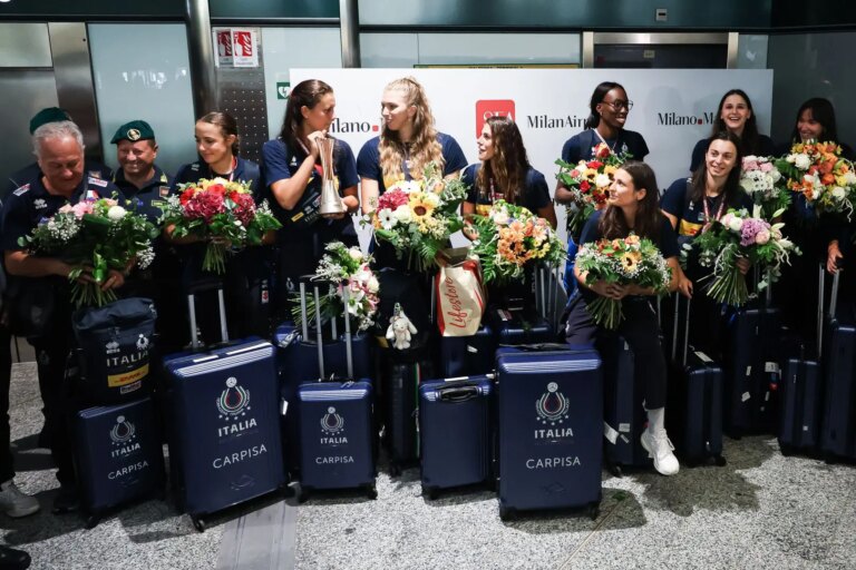 L’Italvolley femminile campione del mondo torna in Italia, Velasco: “Gruppo speciale”