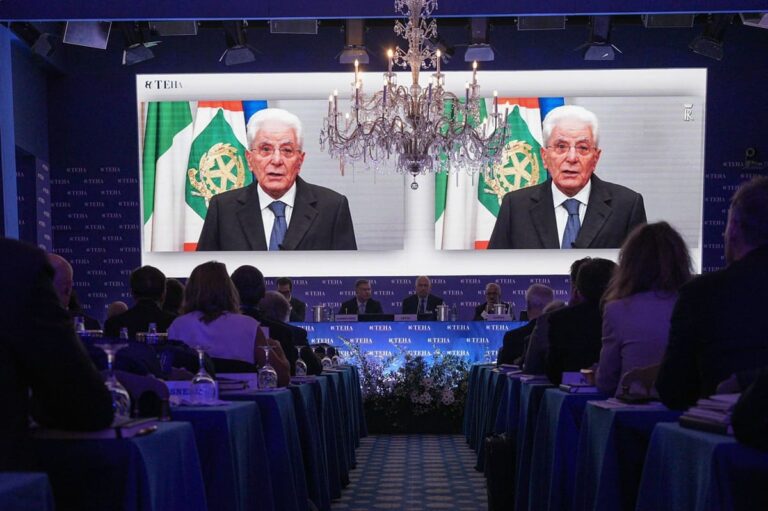 Mattarella “L’Ue non ha mai scatenato conflitti. Istituzioni più forti per un salto in avanti” / VIDEO