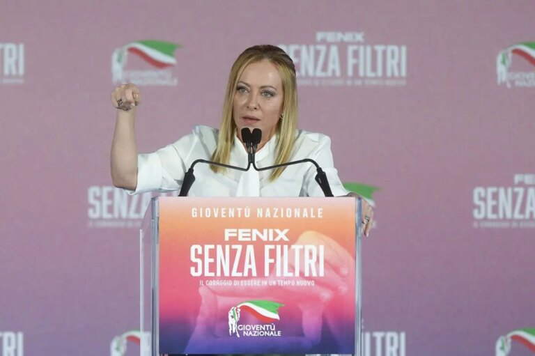 Meloni ai giovani di FdI “Le minacce si moltiplicano, ma noi non abbiamo paura”