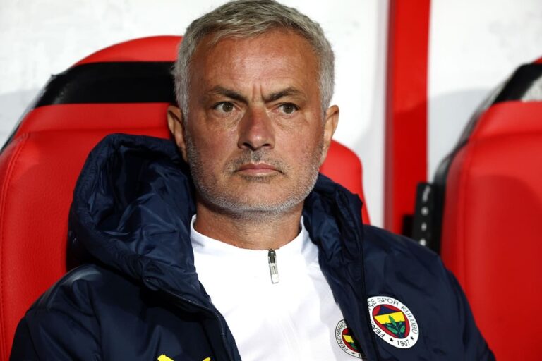 Terremoto in casa Benfica: via Bruno Lage, Mourinho in arrivo