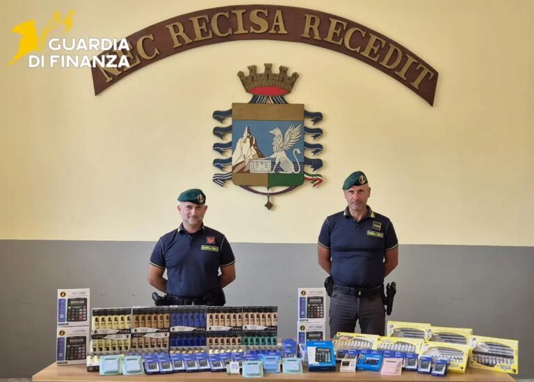 Sequestrati 92 mila articoli scolastici contraffatti nel Napoletano