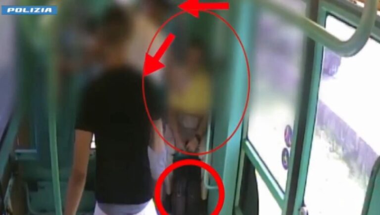 Rapinarono un ipovedente sul tram a Milano, due arresti