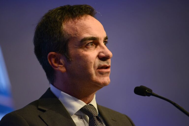 Occhiuto lancia il reddito di merito “500 euro al mese per chi si iscrive alle nostre Università”