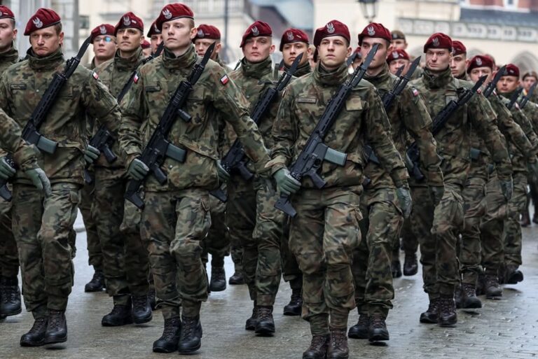 La Polonia schiera 40 mila soldati al confine con Russia e Bielorussia