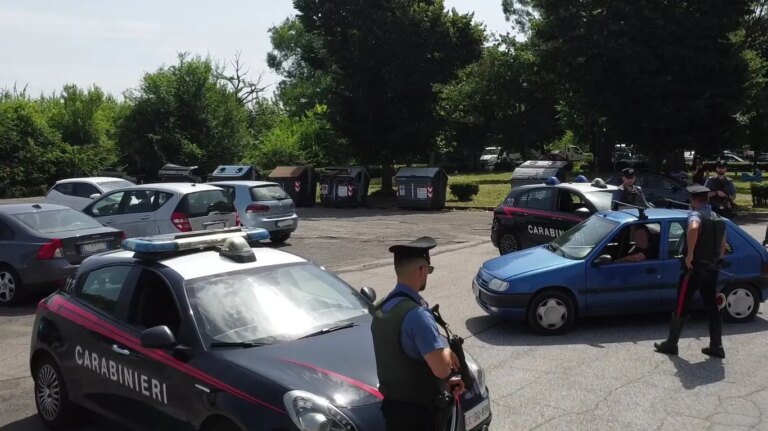 Controlli antidroga dei Carabinieri a Roma, 18 arresti