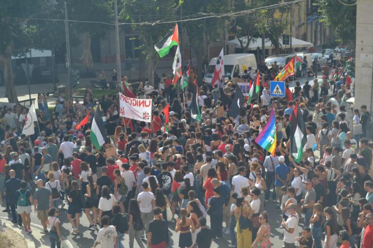 A Cagliari grande mobilitazione per Gaza, traffico in tilt