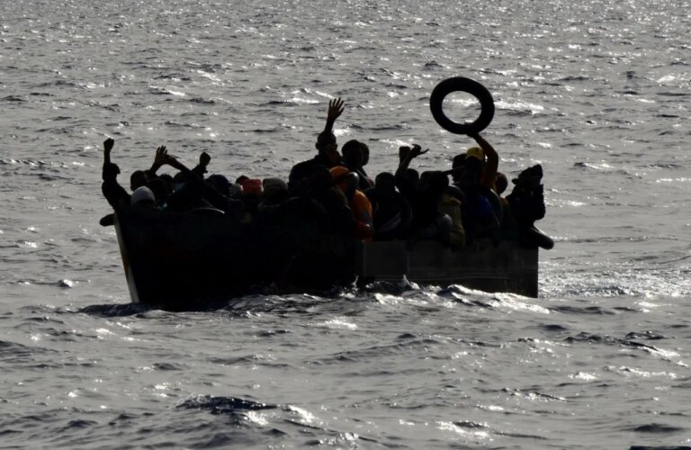 Naufragio al largo della Tunisia: 40 morti, tra le vittime anche neonati