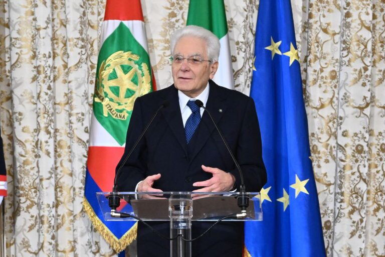 Mattarella “Il lavoro in Italia procede a velocità diverse. La questione dei salari non può essere elusa”