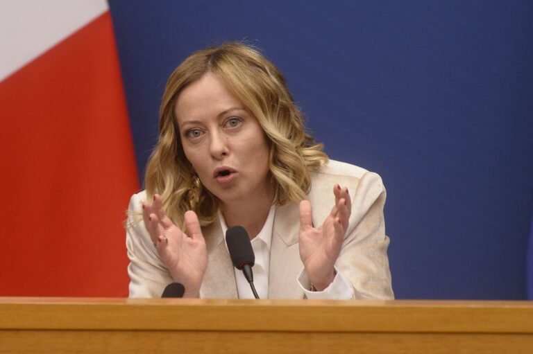 Meloni lancia l’appello alla Flotilla “Fermatevi, forzando il blocco navale mettete a rischio la pace”