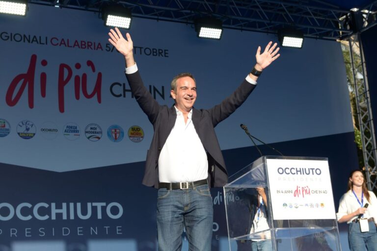 La Calabria resta al centrodestra, bis di Occhiuto “Orgoglioso” / Video. Tridico staccato di 16 punti
