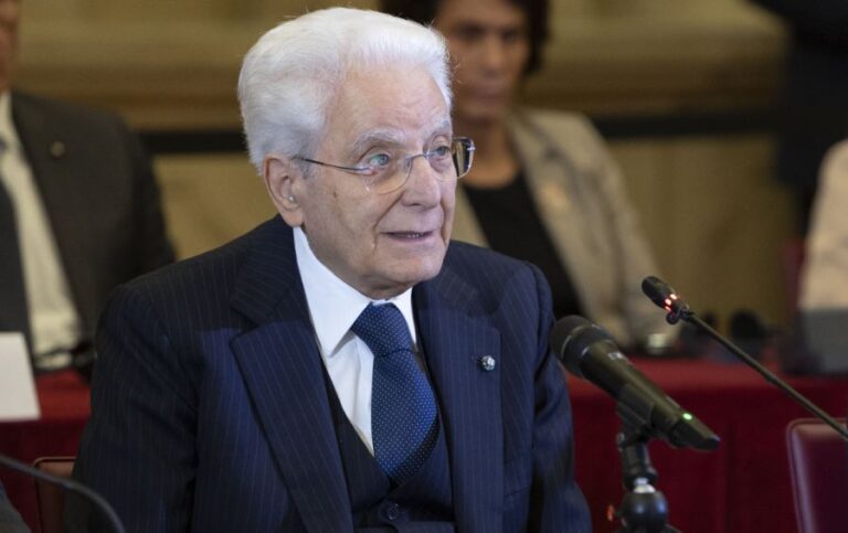 Ue, Mattarella “La carenza di un’azione comune indebolisce tutti”. E sulla Bce: “Ha assolto con successo il proprio mandato” / Video