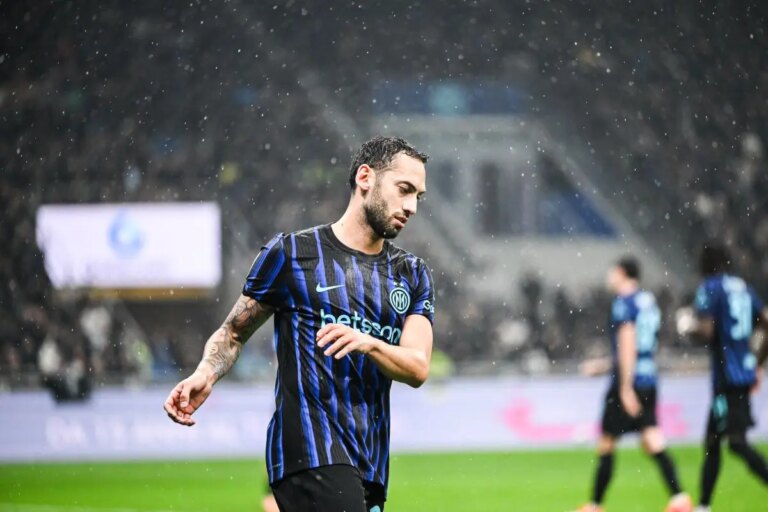 Doppio Calhanoglu e Sucic trascinano l’Inter, Fiorentina sempre più giù