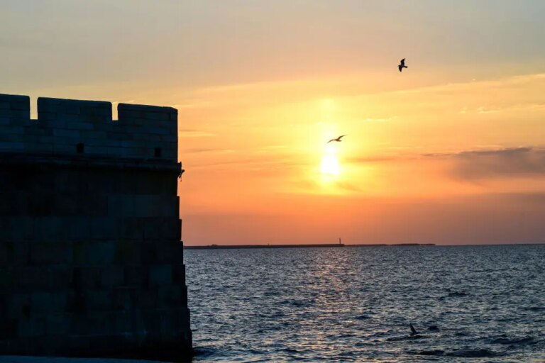 Cina: il paesaggio all’alba dal passo Shanhaiguan nell’Hebei (1)