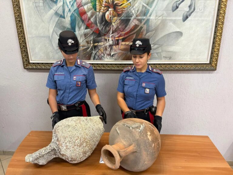 Due preziose anfore di epoca romana tornano ad Anzio