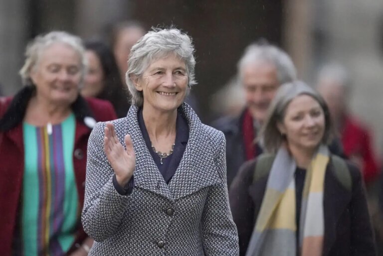 Catherine Connolly vince le elezioni presidenziali in Irlanda