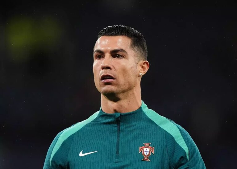Cristiano Ronaldo diventa il primo calciatore miliardario e rilancia: “Non è ancora tempo di smettere”