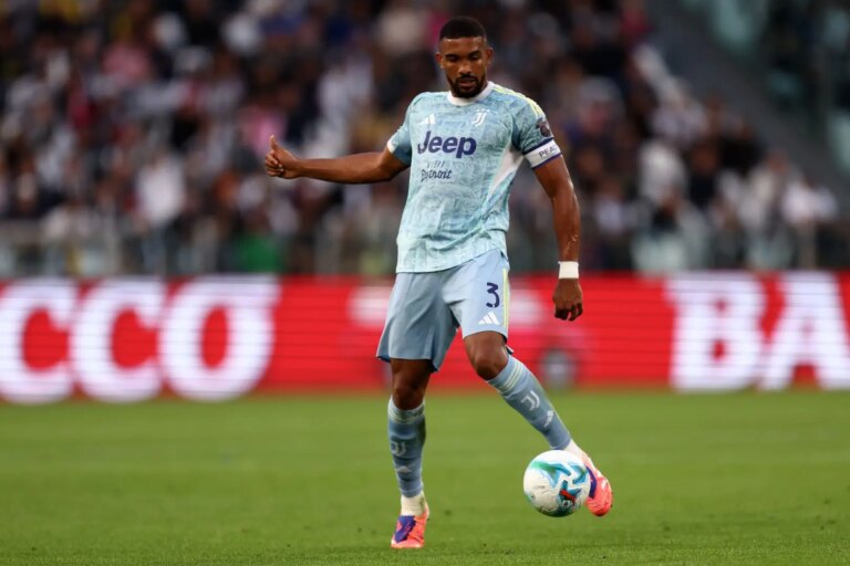Juventus, tegola Bremer: lesione al menisco, è costretto ad operarsi