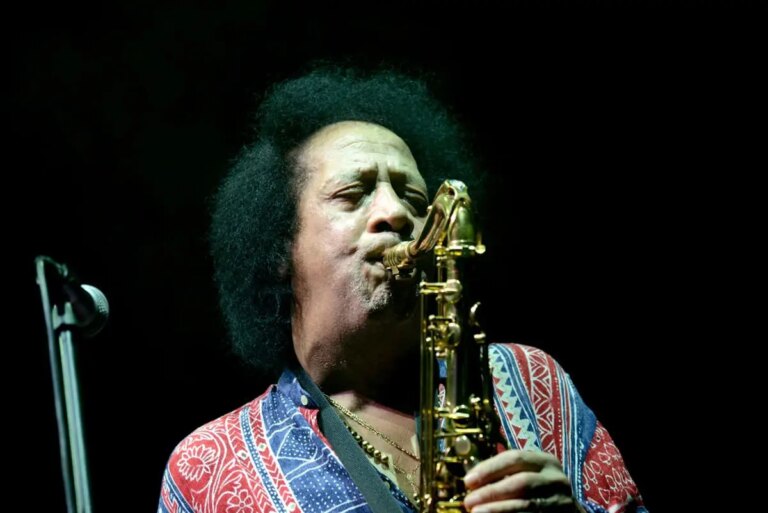 Addio a James Senese, il musicista napoletano è morto a 80 anni