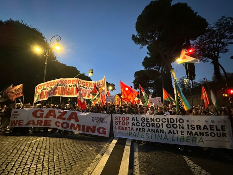 Al Colosseo 5 mila manifestanti contro l’abbordaggio della Flotilla / Video