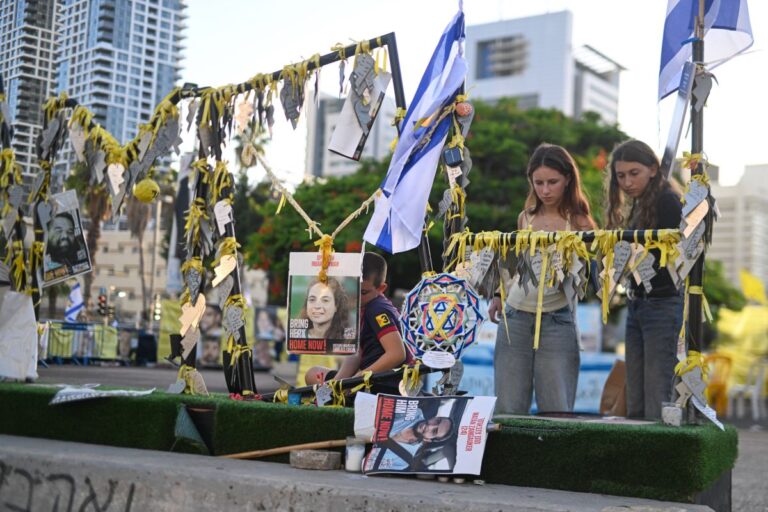 Accordo per la pace a Gaza, l’annuncio di Trump “Un grande giorno”. Israele “Cessate il fuoco solo dopo l’ok del governo”