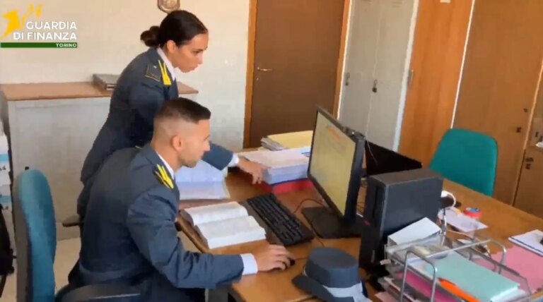 Operazione “Non ci casco”, sequestrati 5,5 milioni di prodotti per moto e bici