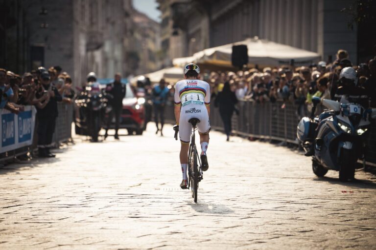 Pogacar trionfa ancora al Giro di Lombardia, quinto successo come Fausto Coppi