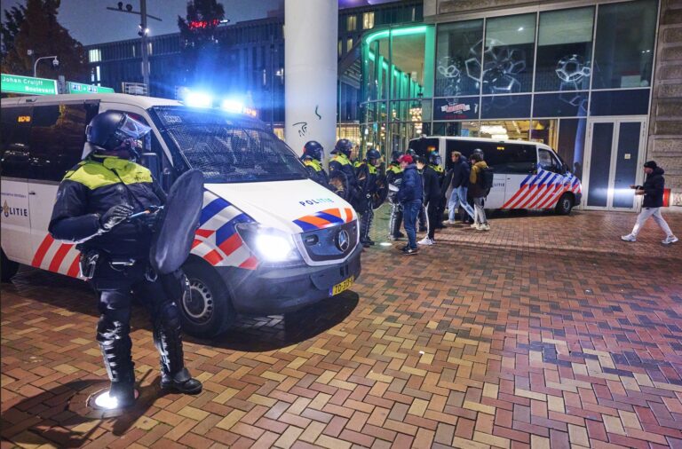 Arrestati 180 tifosi del Napoli ad Eindhoven, la Polizia: “Azione preventiva per evitare disordini”. Tajani “Seguo il caso”