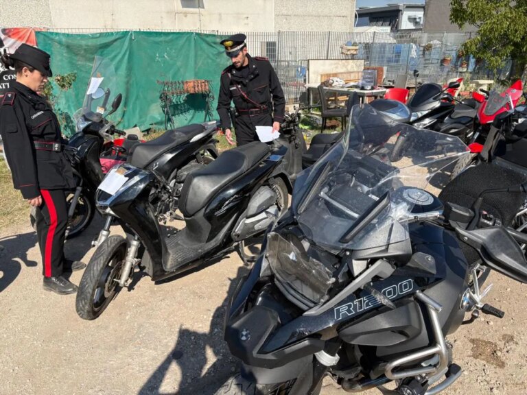 Roma, scoperto un deposito di moto e scooter rubati nella Riserva dell’Aniene