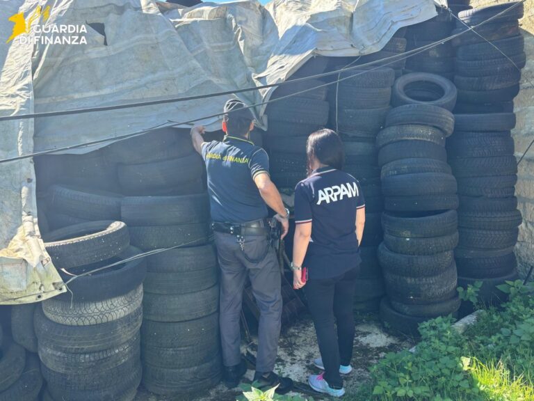 Sequestrate tonnellate di rifiuti, 4 strutture abusive e un’area di 14.000 mq: un denunciato nel Marchigiano