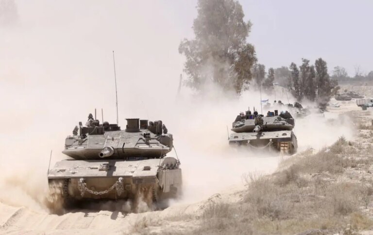 I miliziani di Hamas sparano contro l’Idf, Netanyahu ordina massicci raid immediati su Gaza. Rinviata la consegna del corpo di un ostaggio