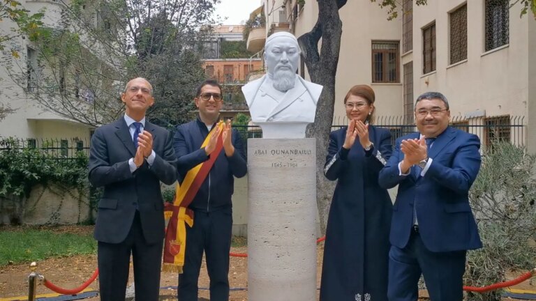 Inaugurato a Roma il busto del poeta Abai, simbolo di amicizia tra Italia e Kazakistan